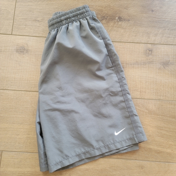 Nike Boys' XL Grey Dri-FIT Multi Woven shorts - Picture 13 of 13